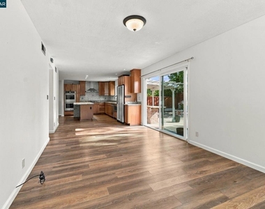 1325 Sumac Cir - Photo Thumbnail 13