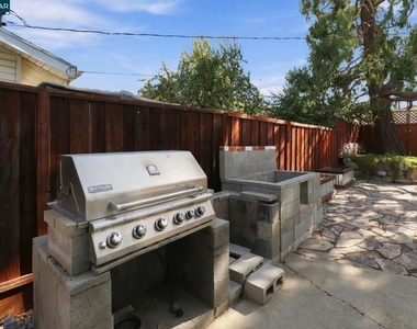 1325 Sumac Cir - Photo Thumbnail 27