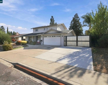 1325 Sumac Cir - Photo Thumbnail 1