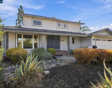 1325 Sumac Cir - Photo Thumbnail 2