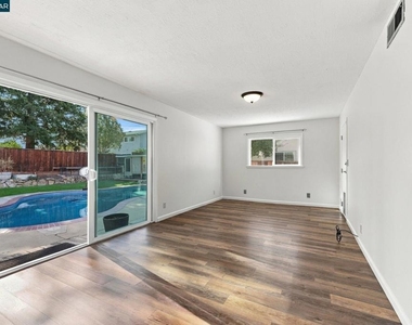 1325 Sumac Cir - Photo Thumbnail 12