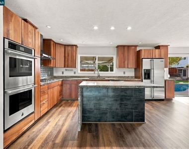1325 Sumac Cir - Photo Thumbnail 8