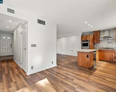 1325 Sumac Cir - Photo Thumbnail 14