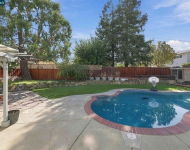 1325 Sumac Cir - Photo Thumbnail 29