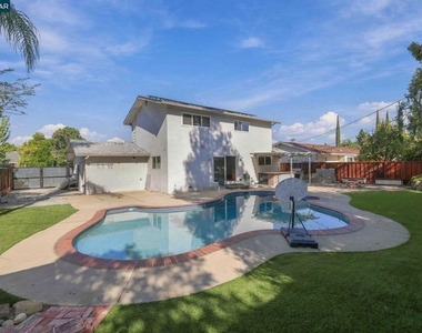 1325 Sumac Cir - Photo Thumbnail 30