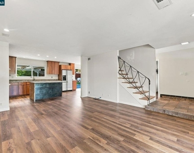 1325 Sumac Cir - Photo Thumbnail 6