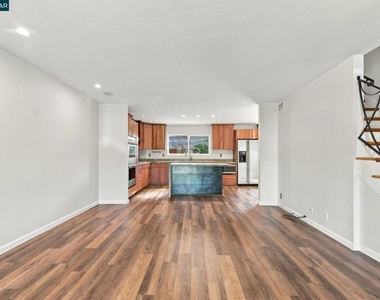 1325 Sumac Cir - Photo Thumbnail 4