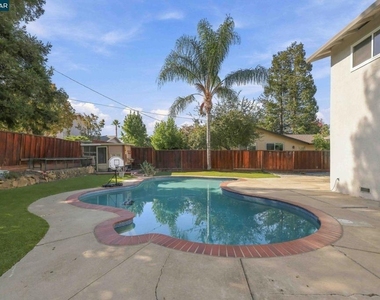 1325 Sumac Cir - Photo Thumbnail 28