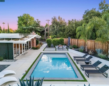 1279 Lancashire Dr - Photo Thumbnail 2