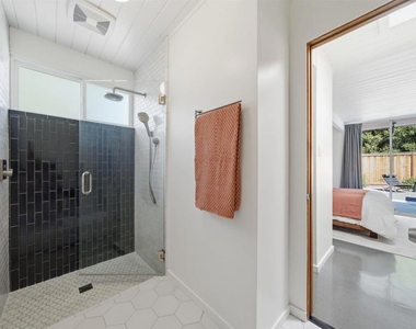 1279 Lancashire Dr - Photo Thumbnail 38