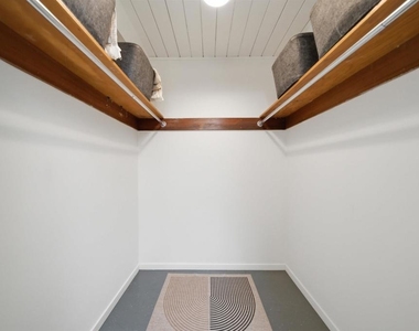 1279 Lancashire Dr - Photo Thumbnail 36