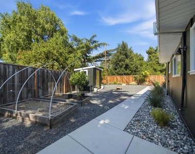 1279 Lancashire Dr - Photo Thumbnail 78