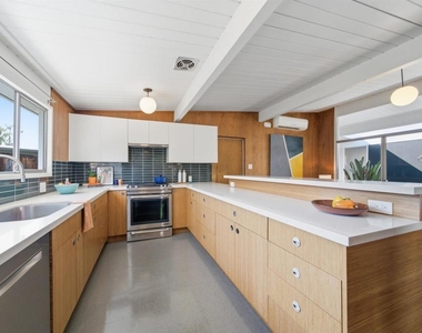 1279 Lancashire Dr - Photo Thumbnail 22
