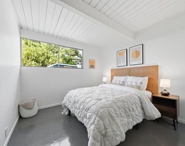 1279 Lancashire Dr - Photo Thumbnail 39