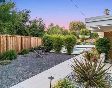 1279 Lancashire Dr - Photo Thumbnail 75