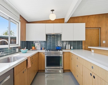 1279 Lancashire Dr - Photo Thumbnail 21