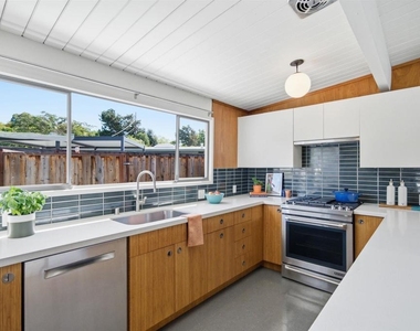 1279 Lancashire Dr - Photo Thumbnail 20
