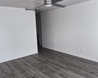 2030 Edgewater - Photo Thumbnail 17