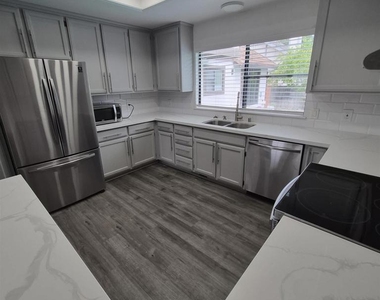 2030 Edgewater - Photo Thumbnail 4