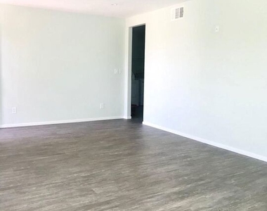 8620 Melvil Street - Photo Thumbnail 18