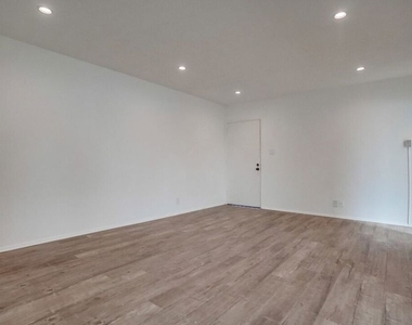 629 Hardin Drive - Photo Thumbnail 3