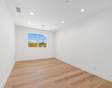 4120 Coolidge Avenue - Photo Thumbnail 5