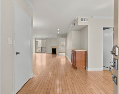 1000 S Westgate Avenue - Photo Thumbnail 2