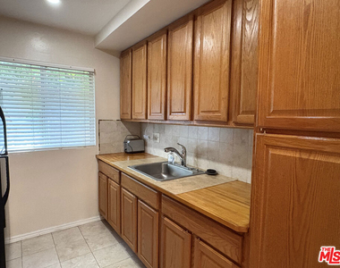 828 Lincoln Boulevard - Photo Thumbnail 3