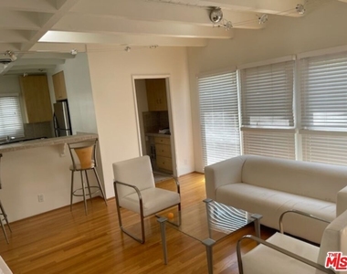 516 1/4 N San Vicente Boulevard - Photo Thumbnail 8