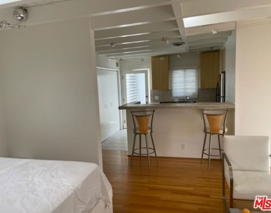 516 1/4 N San Vicente Boulevard - Photo Thumbnail 6