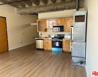 312 W 5th Street - Photo Thumbnail 7