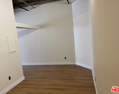312 W 5th Street - Photo Thumbnail 12