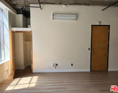 312 W 5th Street - Photo Thumbnail 8