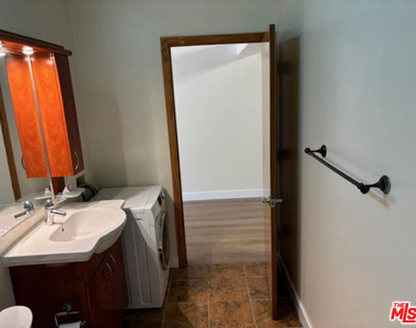 312 W 5th Street - Photo Thumbnail 11