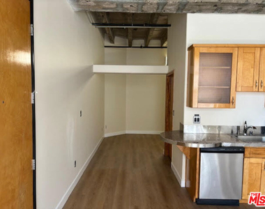 312 W 5th Street - Photo Thumbnail 6
