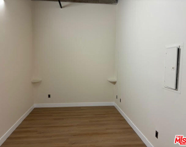312 W 5th Street - Photo Thumbnail 3