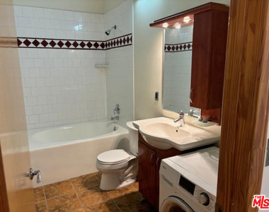 312 W 5th Street - Photo Thumbnail 5