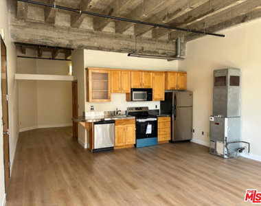 312 W 5th Street - Photo Thumbnail 2