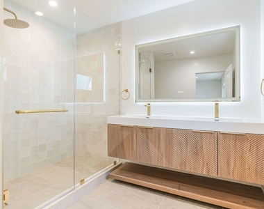 7964 Norton Avenue - Photo Thumbnail 14