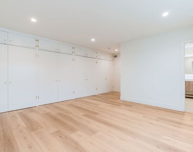 7964 Norton Avenue - Photo Thumbnail 12