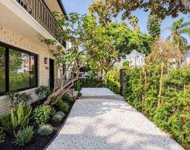 7964 Norton Avenue - Photo Thumbnail 20