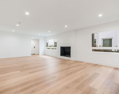 7964 Norton Avenue - Photo Thumbnail 9