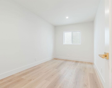 7964 Norton Avenue - Photo Thumbnail 15
