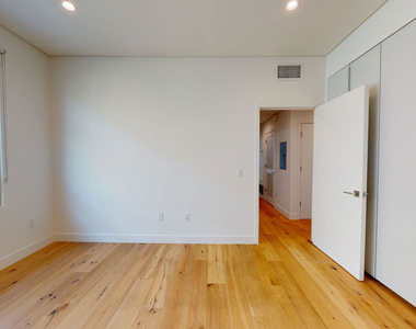 938 S Orange Grove Avenue - Photo Thumbnail 11