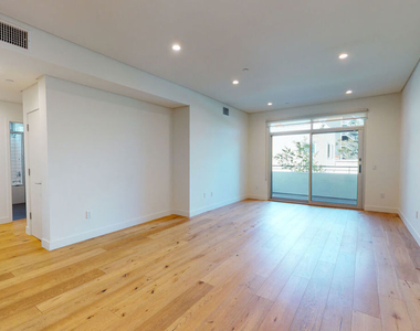 938 S Orange Grove Avenue - Photo Thumbnail 7
