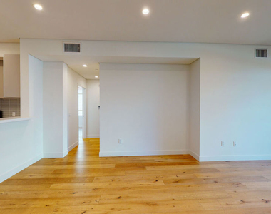 938 S Orange Grove Avenue - Photo Thumbnail 9