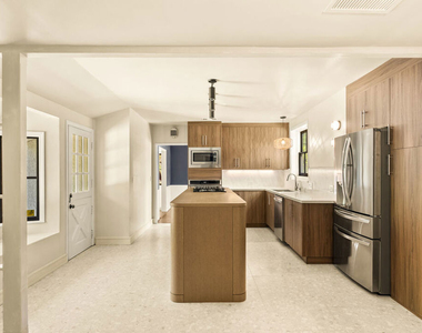 1400 Randall Street - Photo Thumbnail 7