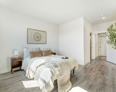 3945 Eagle Rock Boulevard - Photo Thumbnail 5