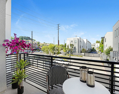 3945 Eagle Rock Boulevard - Photo Thumbnail 3