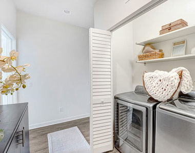 3945 Eagle Rock Boulevard - Photo Thumbnail 13